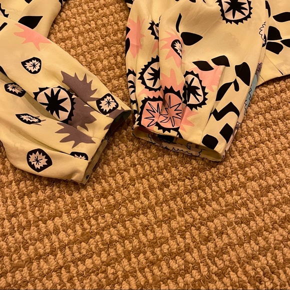 Diane Von Furstenberg Abstract Yellow Mock Neck Blouse 2 - Picture 6 of 6